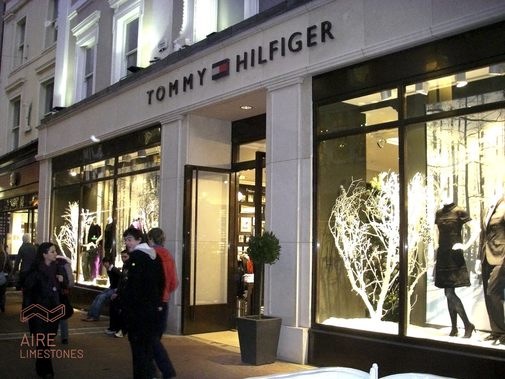 Loja Tommy Hilfiger, Irlanda Airelimestones - Natural Stone, Limestone,  Marble - Portugal Creme Rimal Amaciado